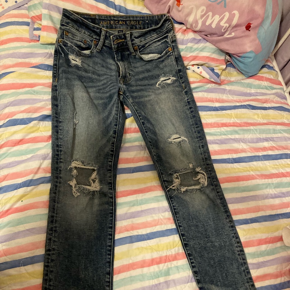 Women’s American Eagle distressed jeans